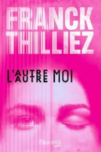 L’Autre Moi, de Franck Thilliez, couverture du livre, deux demi-visages assemblés, pour n'en former qu'un, blanc-rose, sur un fond rose bonbon