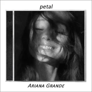 Critique : petal,  d'Ariana Grande, 2026, CD cover de petal, avec un portrait en noire et blanc, d'Ariana rayonnante